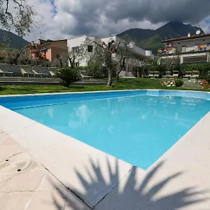 Hotel apartamentowy Borgo Degli Ulivi Di Olympic Garda