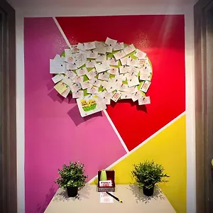 https://whatshouse-roma.it-romehotels.com