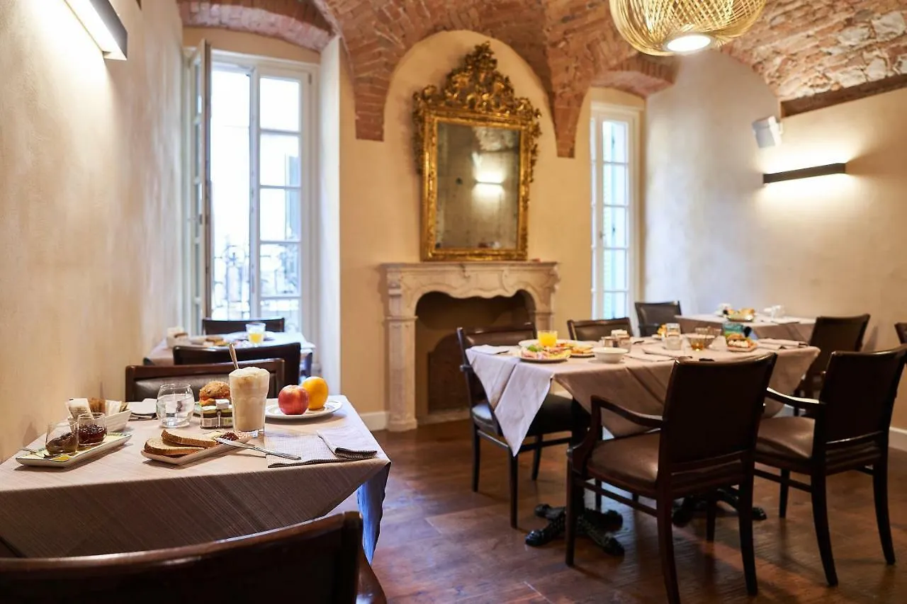 ברשה Locanda Delle Mercanzie 2*,