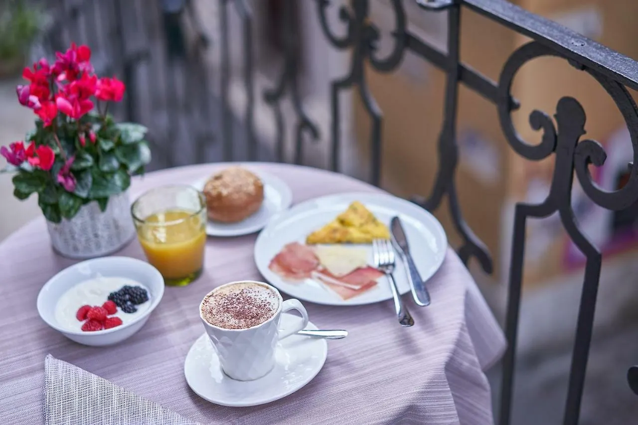 ** Inn Locanda Delle Mercanzie Brescia Italy